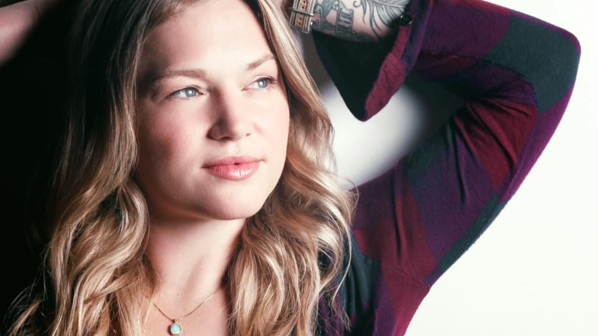 Crystal Bowersox At Café Eleven Visit St. Augustine